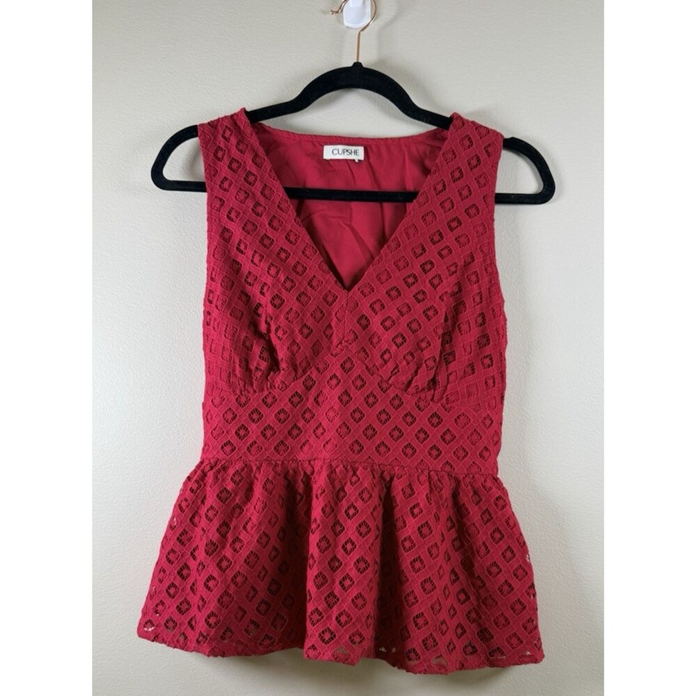 CUPSHE Womens Red Lace V-Neck Sleeveless Smocked Peplum Lined Blouse - M
